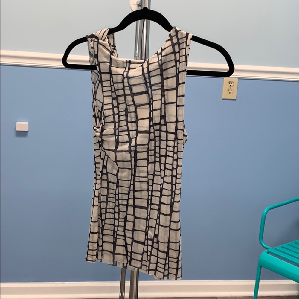 Square Patterned Top - Picture 2 of 3